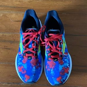 Brooks Launch 9 in size 7.5